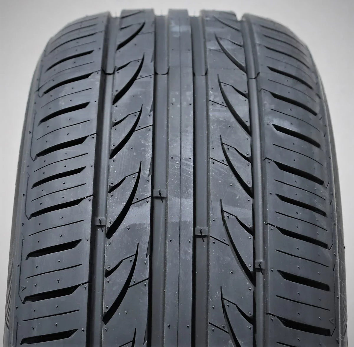 Landgolden LG27 255/40ZR19 255/40R19 100W  A/S High Performance Tire Fits: 2014 Ford Mustang , 2015 Ford Mustang EcoBoost Premium